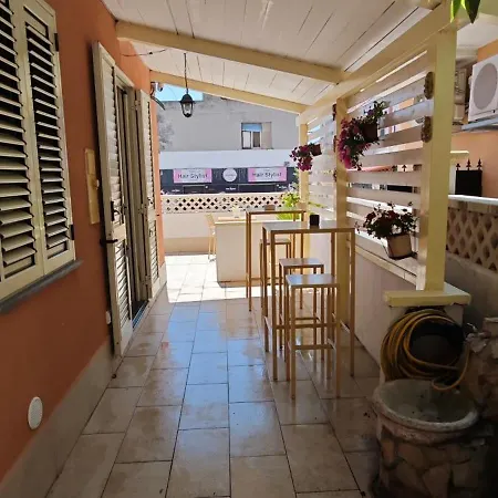 A Due Passi Dal Mare Bed & Breakfast