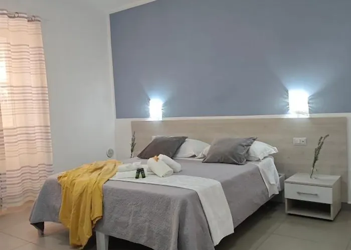 住宿加早餐酒店 A Due Passi Dal Mare 卡坦扎罗