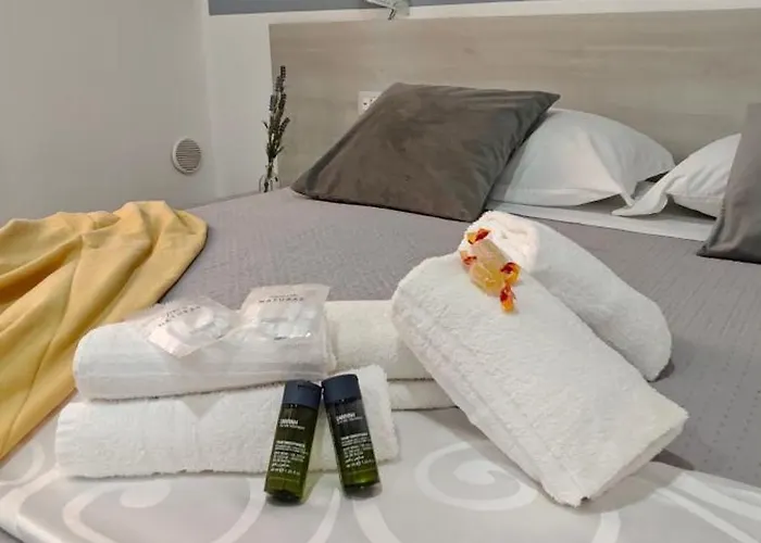 住宿加早餐酒店 A Due Passi Dal Mare 卡坦扎罗