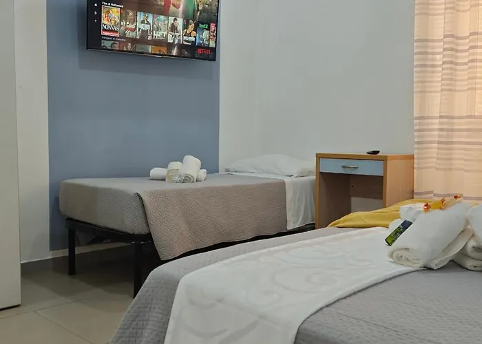 Bed and Breakfast A Due Passi Dal Mare Καταντζάρο